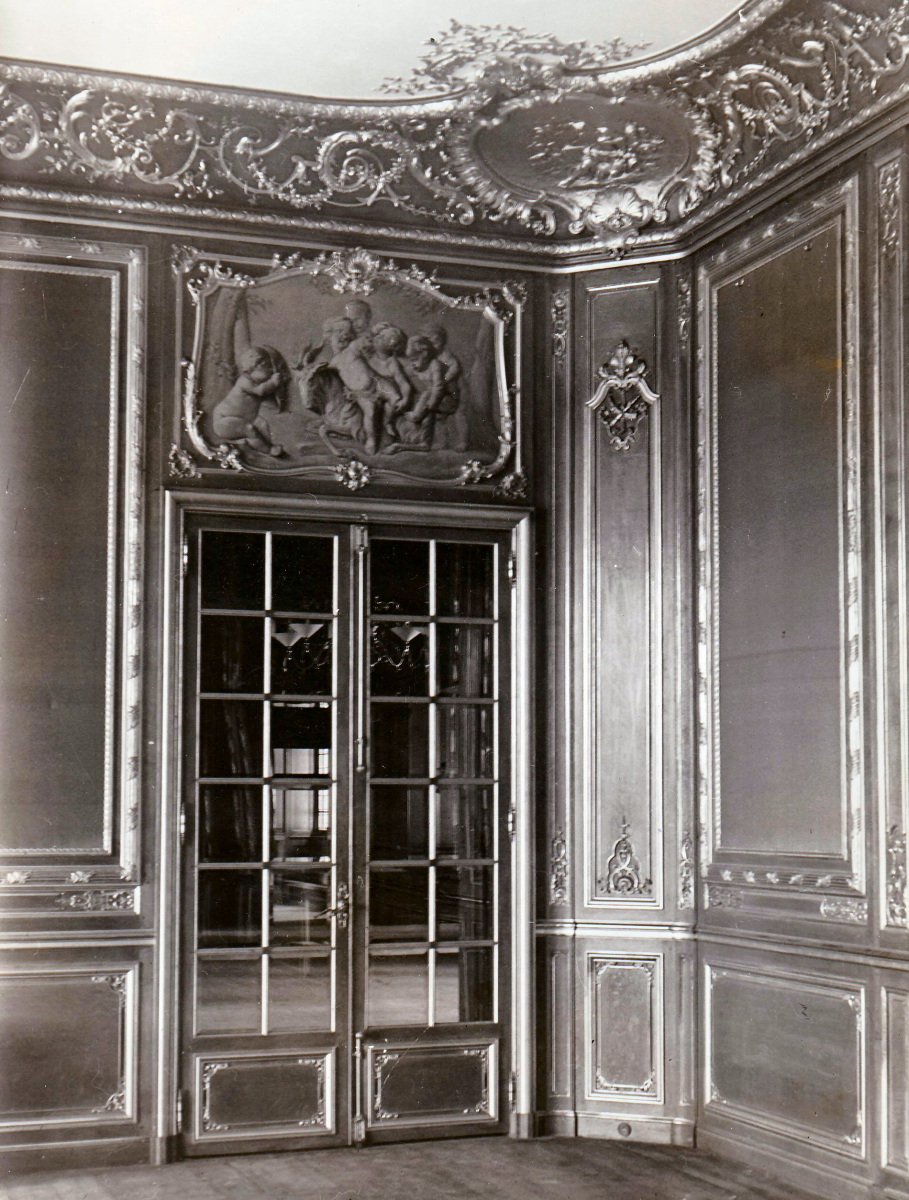 46.-The-Drawing-Room-with-doors-to-Hall